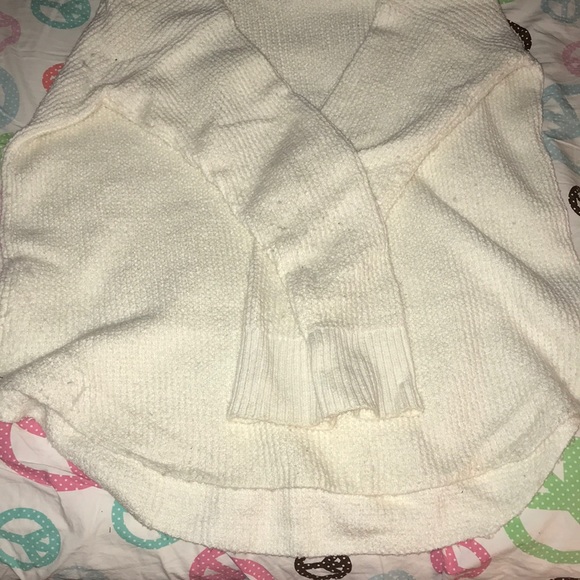 American Eagle White Thick Turtleneck Sweater - Picture 2 of 3